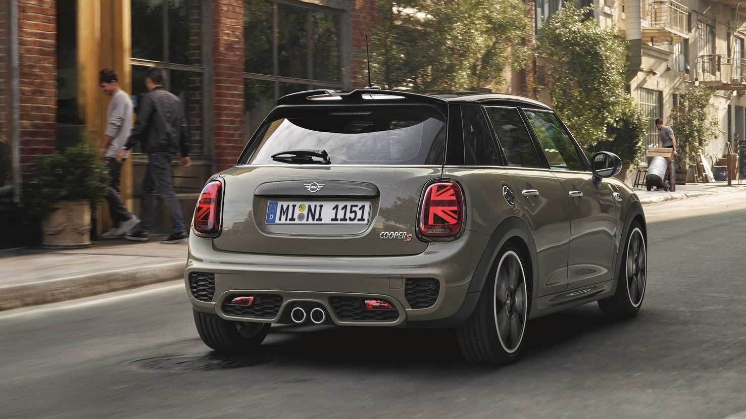 AZ ÚJ 5 AJTÓS MINI